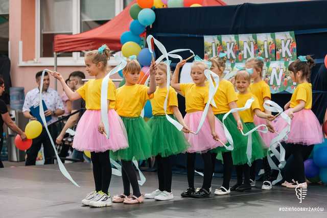 [FOTO] Moc atrakcji na Pikniku Rodzinnym przy Szkole Podstawowej w Żarowie