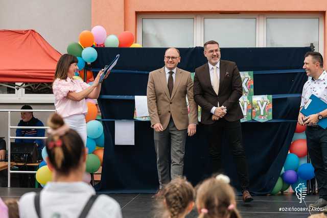 [FOTO] Moc atrakcji na Pikniku Rodzinnym przy Szkole Podstawowej w Żarowie