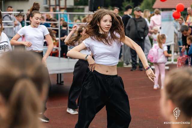 [FOTO] Moc atrakcji na Pikniku Rodzinnym przy Szkole Podstawowej w Żarowie