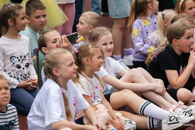 [FOTO] Moc atrakcji na Pikniku Rodzinnym przy Szkole Podstawowej w Żarowie