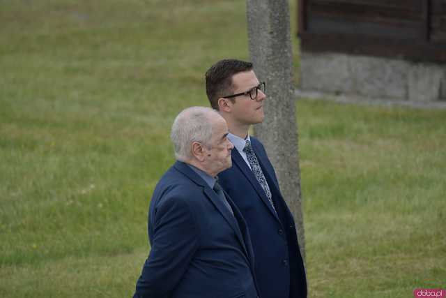 [WIDEO/FOTO] Jeżeli tracimy o nich pamięć, to odbieramy sens ich cierpienia. Biały Marsz przeszedł do Muzeum Gross-Rosen