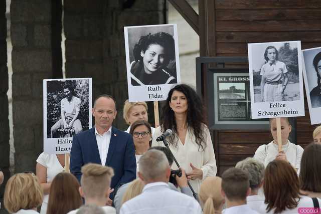 [WIDEO/FOTO] Jeżeli tracimy o nich pamięć, to odbieramy sens ich cierpienia. Biały Marsz przeszedł do Muzeum Gross-Rosen