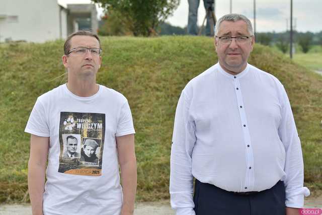 [WIDEO/FOTO] Jeżeli tracimy o nich pamięć, to odbieramy sens ich cierpienia. Biały Marsz przeszedł do Muzeum Gross-Rosen