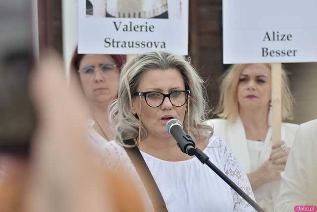 [WIDEO/FOTO] Jeżeli tracimy o nich pamięć, to odbieramy sens ich cierpienia. Biały Marsz przeszedł do Muzeum Gross-Rosen