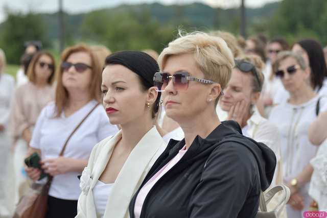 [WIDEO/FOTO] Jeżeli tracimy o nich pamięć, to odbieramy sens ich cierpienia. Biały Marsz przeszedł do Muzeum Gross-Rosen