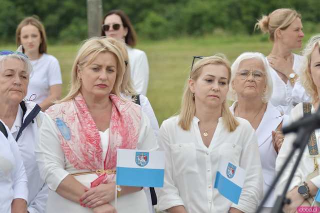 [WIDEO/FOTO] Jeżeli tracimy o nich pamięć, to odbieramy sens ich cierpienia. Biały Marsz przeszedł do Muzeum Gross-Rosen