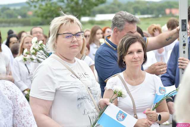 [WIDEO/FOTO] Jeżeli tracimy o nich pamięć, to odbieramy sens ich cierpienia. Biały Marsz przeszedł do Muzeum Gross-Rosen