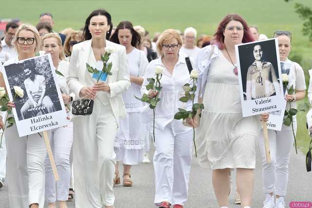 [WIDEO/FOTO] Jeżeli tracimy o nich pamięć, to odbieramy sens ich cierpienia. Biały Marsz przeszedł do Muzeum Gross-Rosen