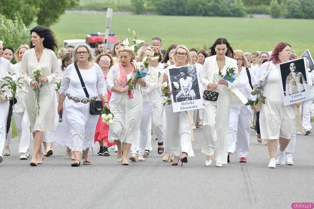 [WIDEO/FOTO] Jeżeli tracimy o nich pamięć, to odbieramy sens ich cierpienia. Biały Marsz przeszedł do Muzeum Gross-Rosen