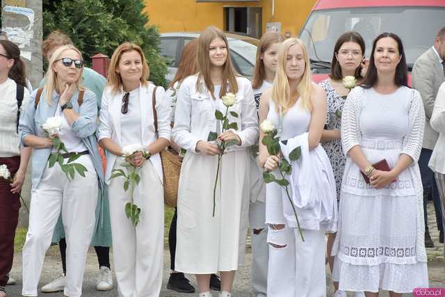 [WIDEO/FOTO] Jeżeli tracimy o nich pamięć, to odbieramy sens ich cierpienia. Biały Marsz przeszedł do Muzeum Gross-Rosen