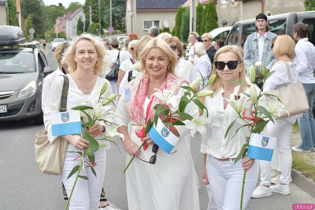 [WIDEO/FOTO] Jeżeli tracimy o nich pamięć, to odbieramy sens ich cierpienia. Biały Marsz przeszedł do Muzeum Gross-Rosen