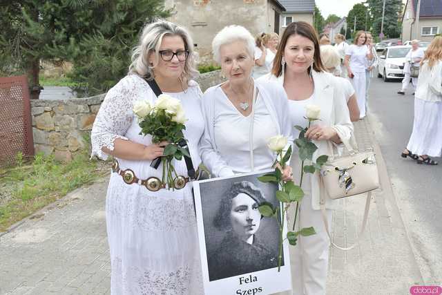 [WIDEO/FOTO] Jeżeli tracimy o nich pamięć, to odbieramy sens ich cierpienia. Biały Marsz przeszedł do Muzeum Gross-Rosen