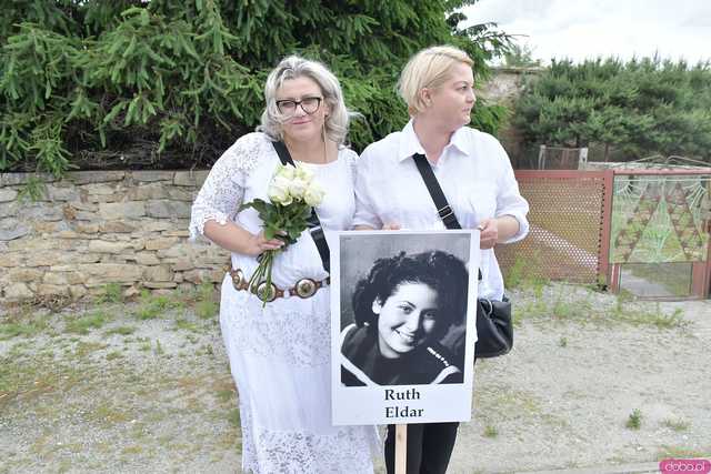 [WIDEO/FOTO] Jeżeli tracimy o nich pamięć, to odbieramy sens ich cierpienia. Biały Marsz przeszedł do Muzeum Gross-Rosen