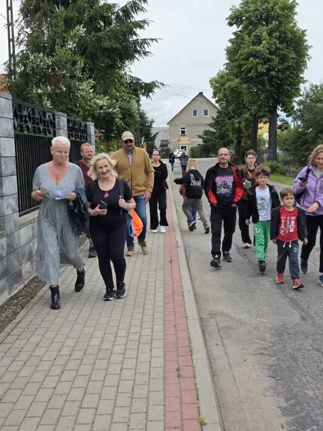 [FOTO] Zabawa połączona z odkrywaniem lokalnych perełek. Za nami otwarcie nowego questu w Bukowie