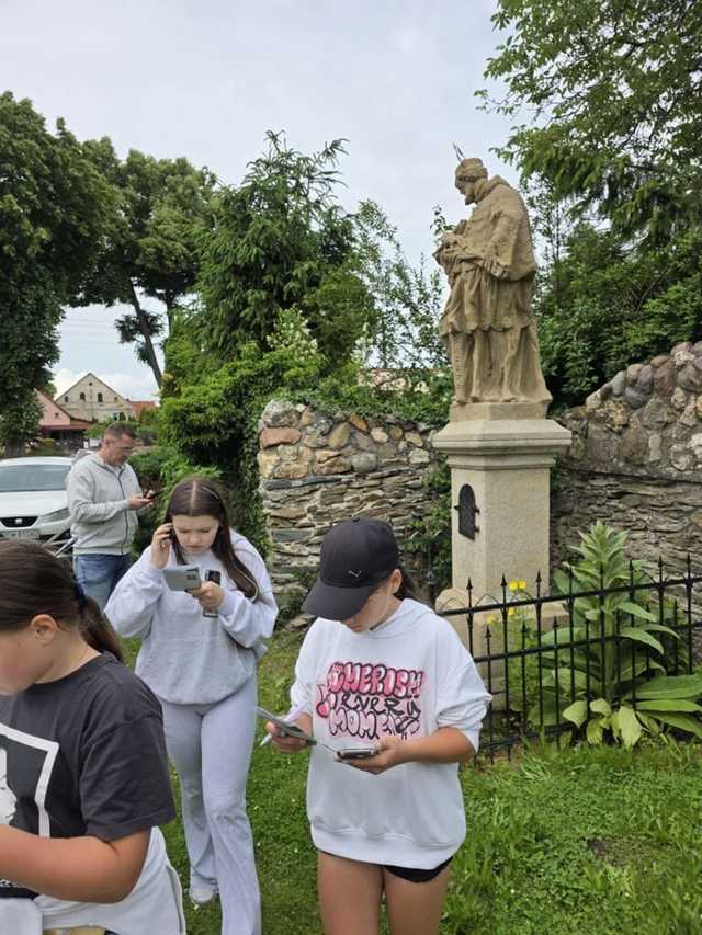 [FOTO] Zabawa połączona z odkrywaniem lokalnych perełek. Za nami otwarcie nowego questu w Bukowie