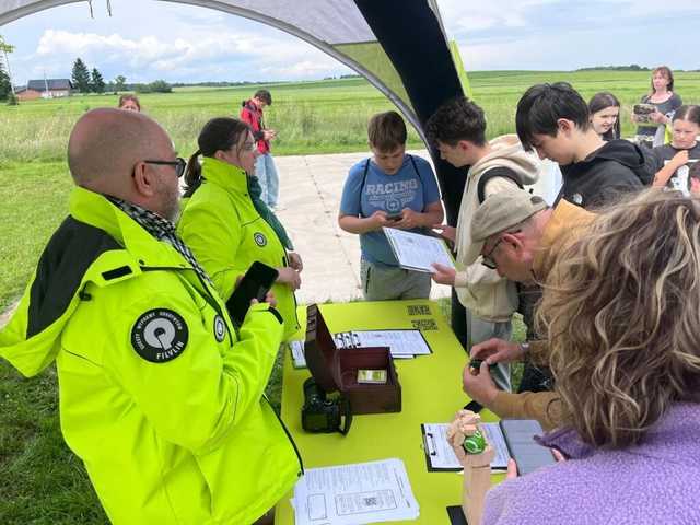 [FOTO] Zabawa połączona z odkrywaniem lokalnych perełek. Za nami otwarcie nowego questu w Bukowie