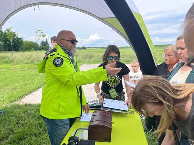 [FOTO] Zabawa połączona z odkrywaniem lokalnych perełek. Za nami otwarcie nowego questu w Bukowie