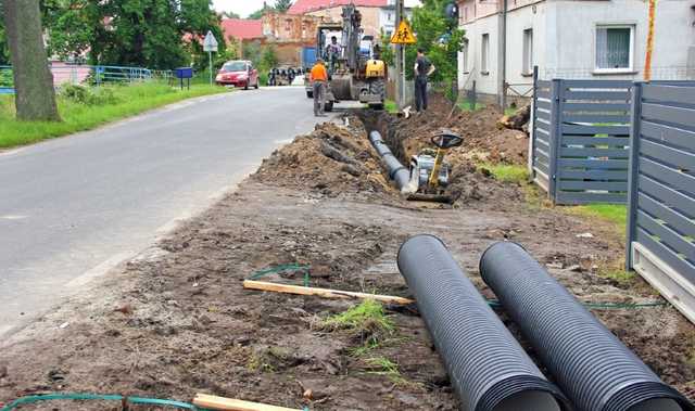 [FOTO] Ruszyła budowa chodnika w Roztoce