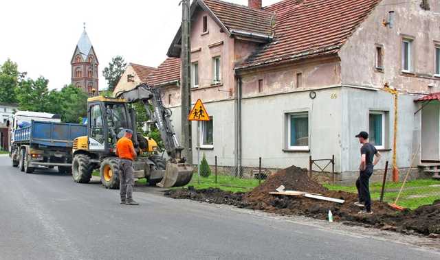 [FOTO] Ruszyła budowa chodnika w Roztoce