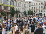 [FOTO] Tanecznym krokiem przez rynek. Uczniowie ze Świebodzic zatańczyli tradycyjnego poloneza
