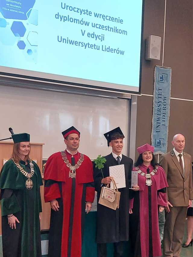 [FOTO] Uczniowie SP nr 1 w Świdnicy reprezentowali powiat na V Uniwersytecie Liderów