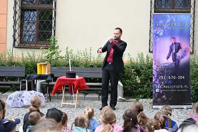 [FOTO] Zakończenie cyklu warsztatów bibliotecznych Czytelniaki na Skwerze z dzikami