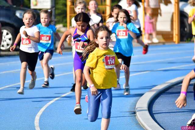 [FOTO] Czas na finał! Zacięta rywalizacja w Świdnickim Czwartku Lekkoatletycznym