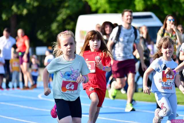 [FOTO] Czas na finał! Zacięta rywalizacja w Świdnickim Czwartku Lekkoatletycznym