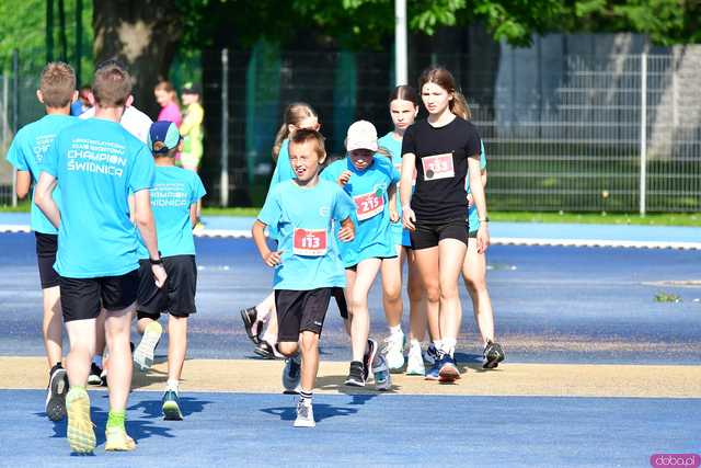 [FOTO] Czas na finał! Zacięta rywalizacja w Świdnickim Czwartku Lekkoatletycznym