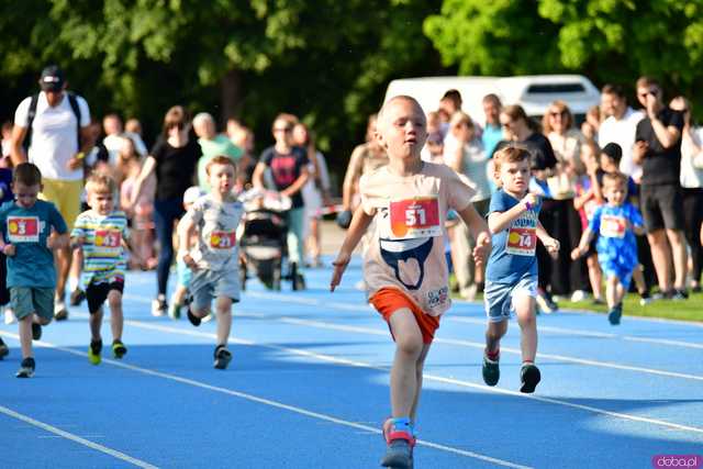 [FOTO] Czas na finał! Zacięta rywalizacja w Świdnickim Czwartku Lekkoatletycznym