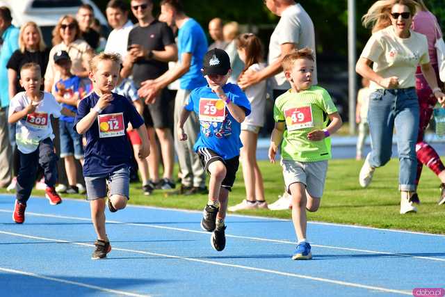 [FOTO] Czas na finał! Zacięta rywalizacja w Świdnickim Czwartku Lekkoatletycznym