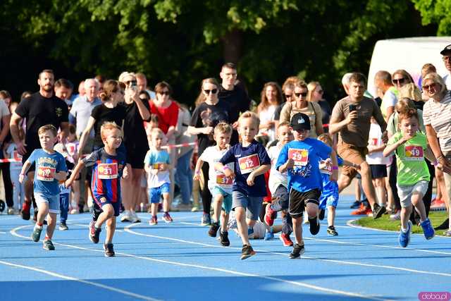 [FOTO] Czas na finał! Zacięta rywalizacja w Świdnickim Czwartku Lekkoatletycznym