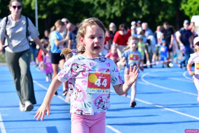 [FOTO] Czas na finał! Zacięta rywalizacja w Świdnickim Czwartku Lekkoatletycznym