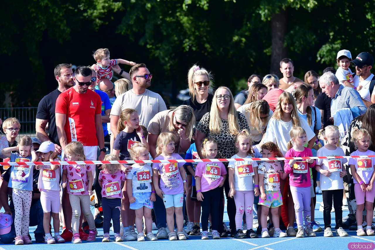 [FOTO] Czas na finał! Zacięta rywalizacja w Świdnickim Czwartku Lekkoatletycznym