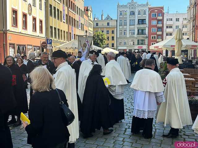 [WIDEO/FOTO] Uroczystości przyjęcia nowych członków do Zakonu Rycerskiego Świętego Grobu w Jerozolimie. Wśród nich bp Mendyk 