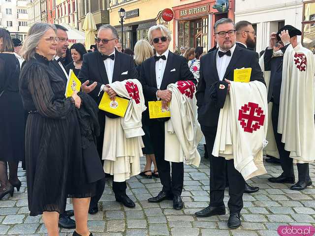 [WIDEO/FOTO] Uroczystości przyjęcia nowych członków do Zakonu Rycerskiego Świętego Grobu w Jerozolimie. Wśród nich bp Mendyk 