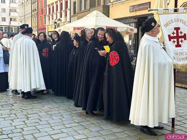 [WIDEO/FOTO] Uroczystości przyjęcia nowych członków do Zakonu Rycerskiego Świętego Grobu w Jerozolimie. Wśród nich bp Mendyk 