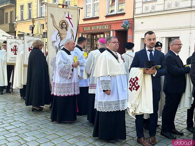 [WIDEO/FOTO] Uroczystości przyjęcia nowych członków do Zakonu Rycerskiego Świętego Grobu w Jerozolimie. Wśród nich bp Mendyk 