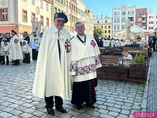 [WIDEO/FOTO] Uroczystości przyjęcia nowych członków do Zakonu Rycerskiego Świętego Grobu w Jerozolimie. Wśród nich bp Mendyk 