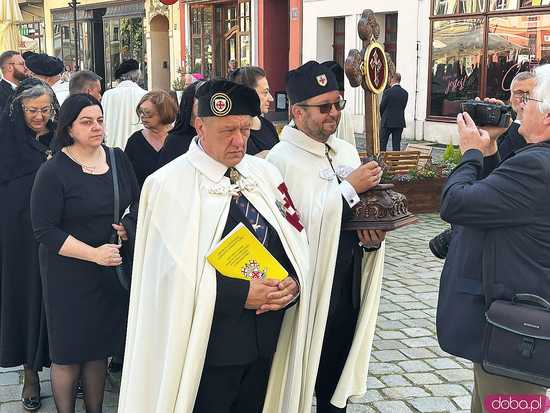 [WIDEO/FOTO] Uroczystości przyjęcia nowych członków do Zakonu Rycerskiego Świętego Grobu w Jerozolimie. Wśród nich bp Mendyk 