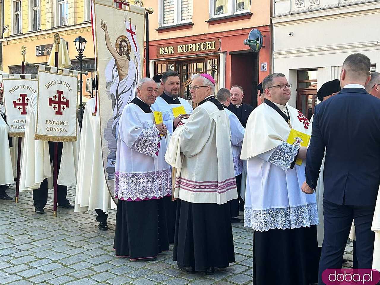 [WIDEO/FOTO] Uroczystości przyjęcia nowych członków do Zakonu Rycerskiego Świętego Grobu w Jerozolimie. Wśród nich bp Mendyk 