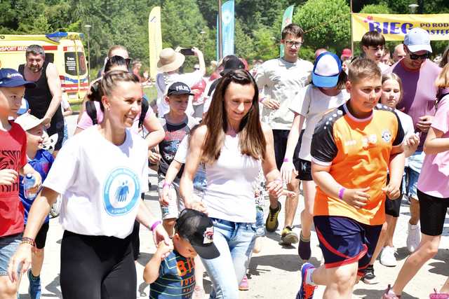[WIDEO/FOTO] Po raz czwarty pobiegli, aby promować rodzicielstwo zastępcze