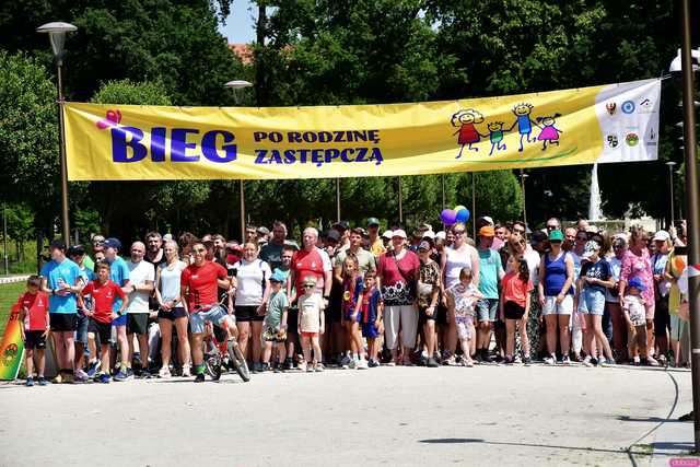 [WIDEO/FOTO] Po raz czwarty pobiegli, aby promować rodzicielstwo zastępcze