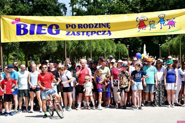 [WIDEO/FOTO] Po raz czwarty pobiegli, aby promować rodzicielstwo zastępcze