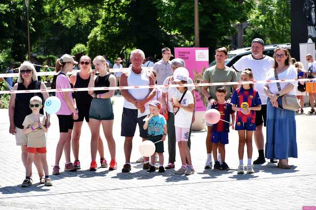 [WIDEO/FOTO] Po raz czwarty pobiegli, aby promować rodzicielstwo zastępcze