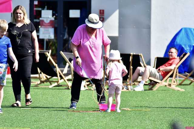[WIDEO/FOTO] Tysiące baniek, mydlana wyspa i mnóstwo dobrej zabawy. Trwa 8. Mydlany Park Festiwal w Żarowie
