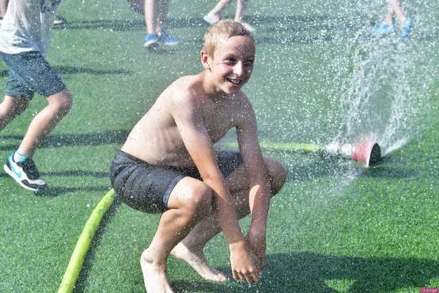[WIDEO/FOTO] Tysiące baniek, mydlana wyspa i mnóstwo dobrej zabawy. Trwa 8. Mydlany Park Festiwal w Żarowie