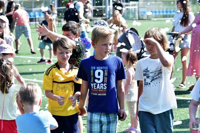 [WIDEO/FOTO] Tysiące baniek, mydlana wyspa i mnóstwo dobrej zabawy. Trwa 8. Mydlany Park Festiwal w Żarowie