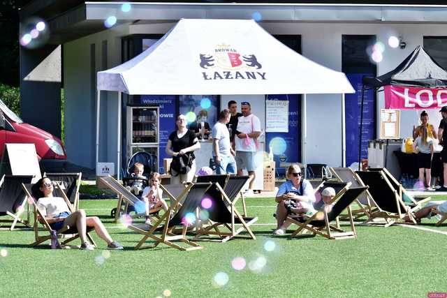 [WIDEO/FOTO] Tysiące baniek, mydlana wyspa i mnóstwo dobrej zabawy. Trwa 8. Mydlany Park Festiwal w Żarowie
