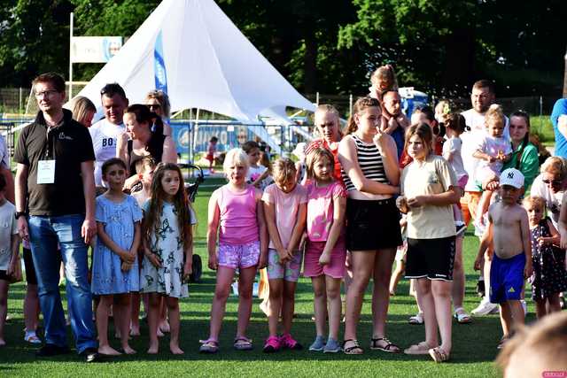 [WIDEO/FOTO] Tysiące baniek, mydlana wyspa i mnóstwo dobrej zabawy. Trwa 8. Mydlany Park Festiwal w Żarowie